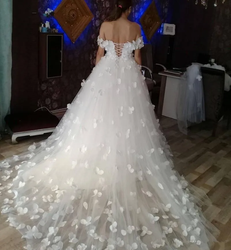 Abito da sposa personalizzato con spalle scoperte 2023 fiori fatti a mano Sweep Train abiti da sposa in Tulle con lacci Plus Size abiti Mariee