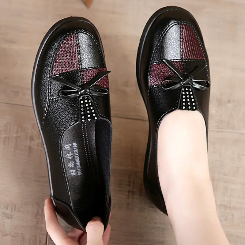 Cheap Female Shoes Leather Flats Women\'s Black Shoes Leisuer Woman Loafers Flats 2021 Fashion Classic Mom Casual Leather Shoes