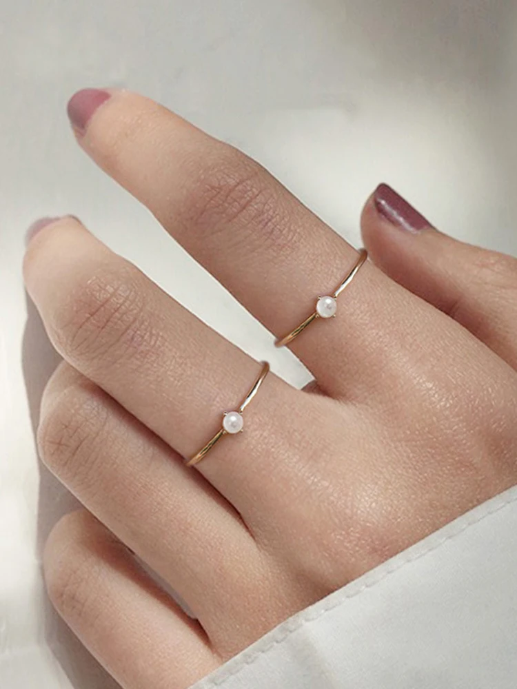 Symulowane Mini pierścionki z perłą dla kobiet dziewczynki prosta moda wykwintne minimalne światło żółte złoto kolor Finger prezent biżuteria KBR010 — zdjęcie 2