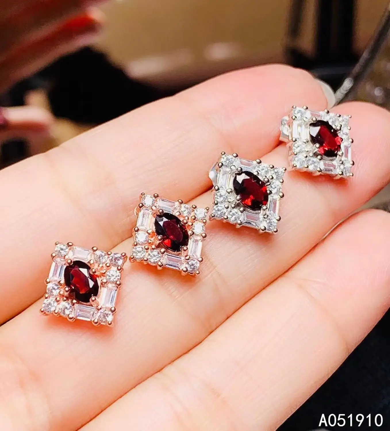 

KJJEAXCMY boutique jewelry 925 sterling silver inlaid Natural Garnet gemstone Women's Stud earrings support detection trendy