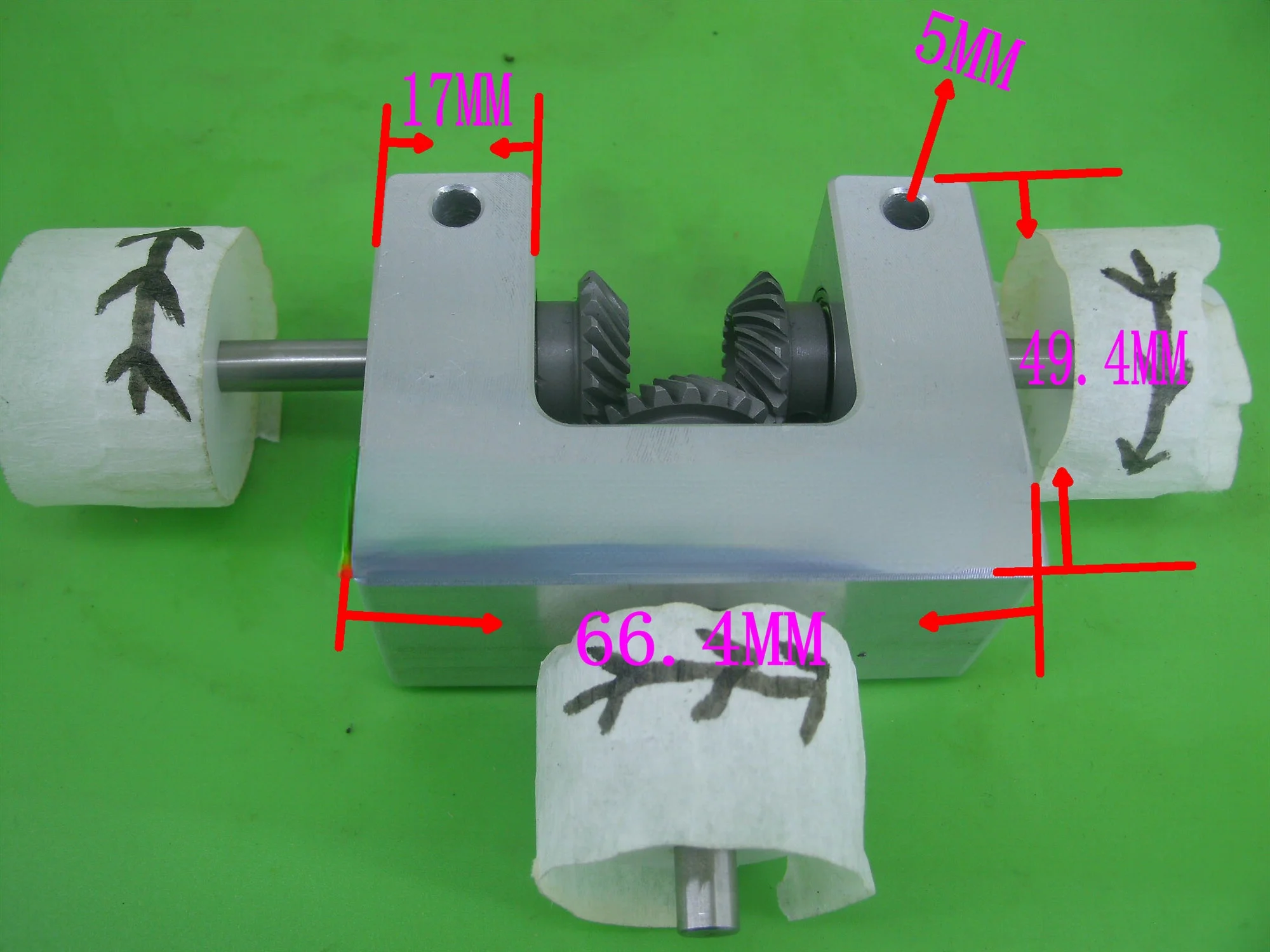 

Aluminum Housing of Small Angle Gear Spiral Bevel Gearbox Coaxial Reverse Dual Output Shaft 90 Degrees 1:1 Forward and Reverse