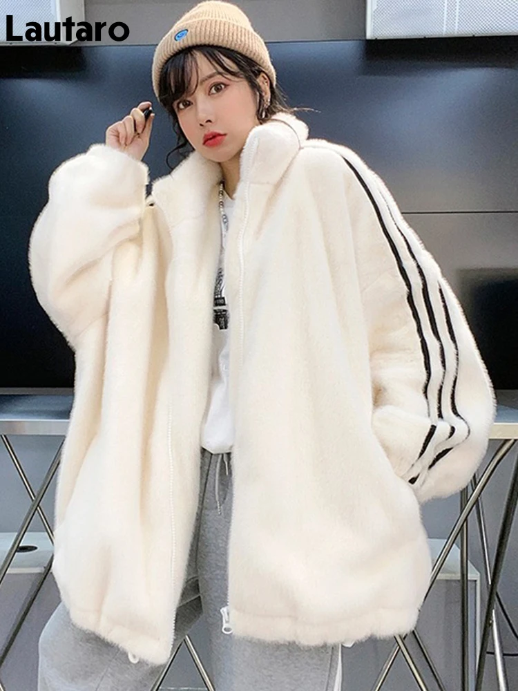 Lautaro Winter Oversized Warm Soft Faux Fur Coat Women Long Sleeve Zip Up Casual Loose Fluffy Jacket New Arrival 2021 Streetwear