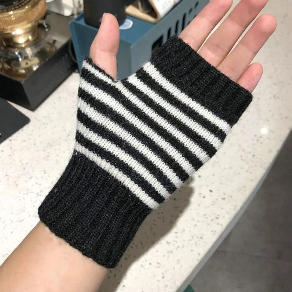 Fashion Black white Checkerboard Short Half Finger Fingerless Wool Knit Wrist Glove Winter Warm Gloves Workout Woemn men cycling