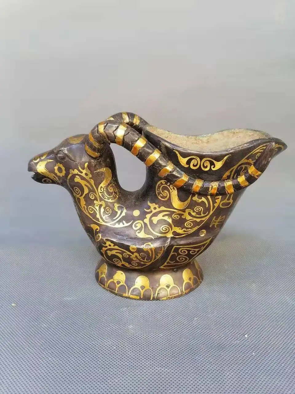 

Old Chinese HanDyansty(25---186)bronze&gold cup,Sheep horn shape,Free shipping,