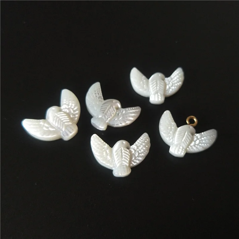 FUWO Natural Shell Carved Eagle Shape Jewelry Accessories Animal Motif Peace Dove Pendant 5 pieces/lot S027