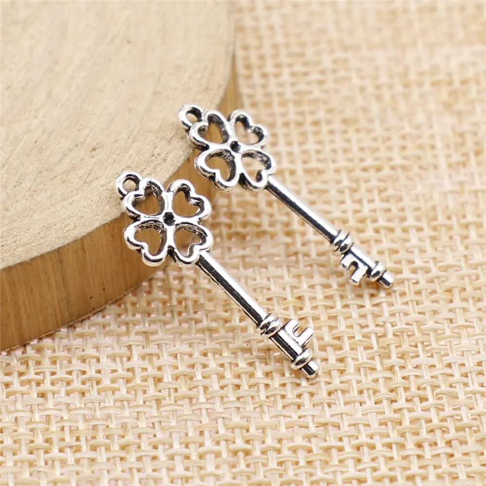 

Wholesale 300pcs/bag 25x9mm Small Lucky Clover Key Charms Wholesale Findings DIY Accessories For Jewelry Making