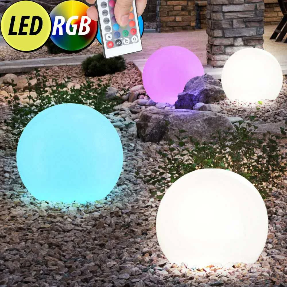 Boule lumineuse solaire une décoration extérieure tendance pour votre jardin ou votre terrasse