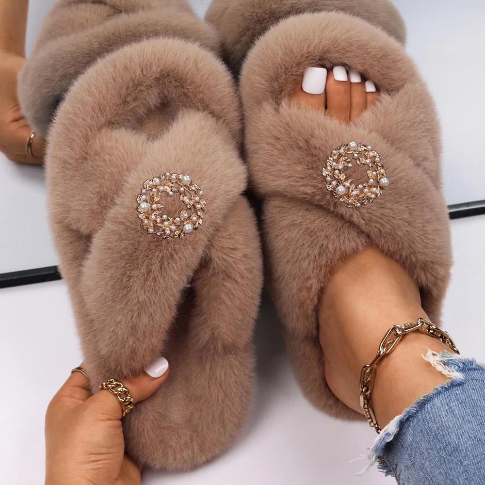 Fluffy Slides Flip Flops Female Pearl Wreath Indoor Slippers Designer Fur Sandals Plush Slippers Women Luxury Winter Warm Shoes