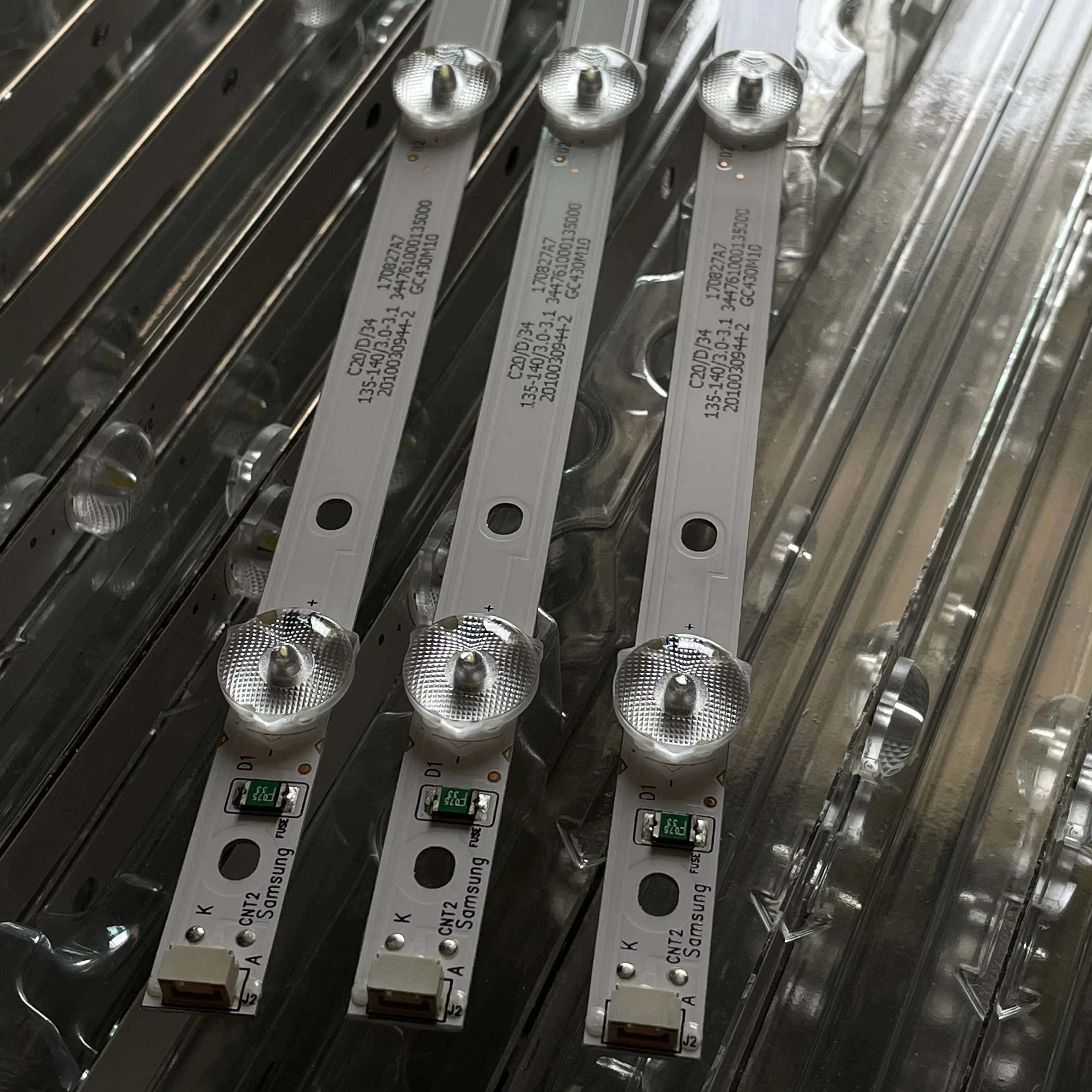 3 uds tira de LED 8 lámpara para GC43D08-ZC22AG-23 15 17 13 43HFF3331/T3 UN43N5000 UN43N5003 UN43N5300 UN43J5202 UN43J5200AF UE43J5272AU