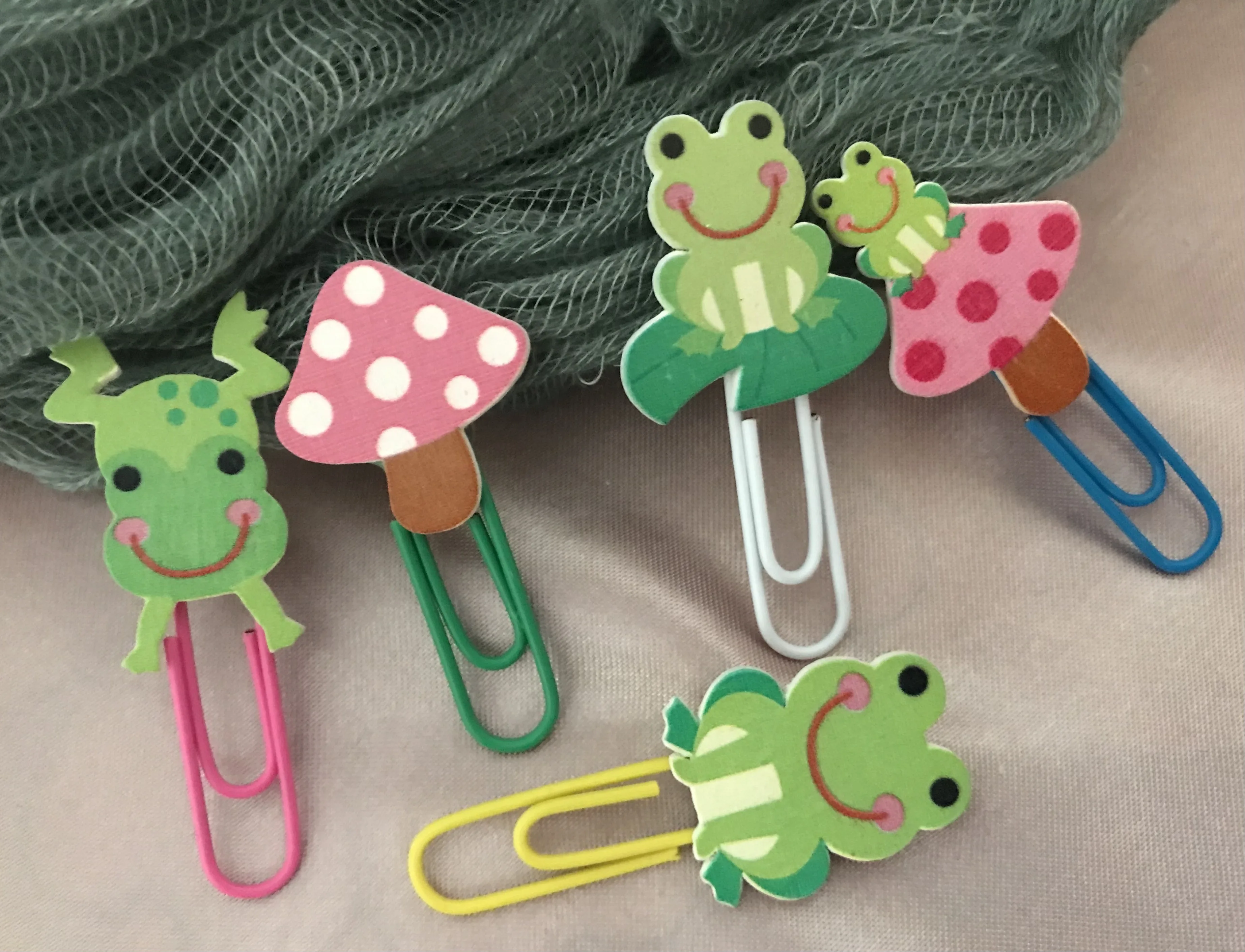 

50pcs Mini Metal Binder Paper Clip,A4 Paper Clips,Green Frog Clips, Gifts for Kid's Birthday Party Decoration Favor Decoration