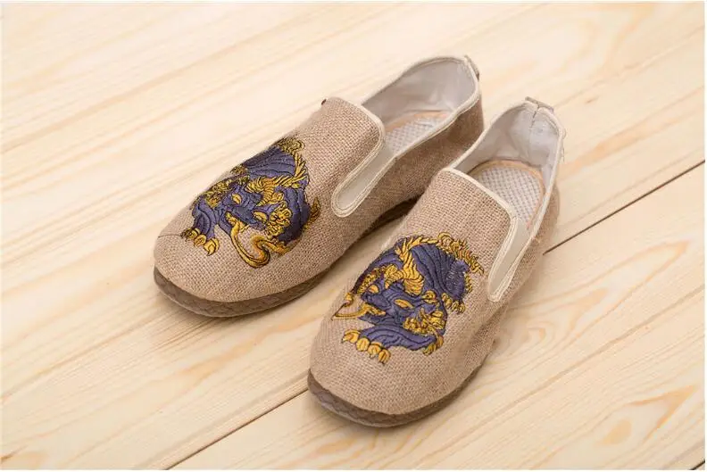 Spring Summer Traditonal Ethnic style breathable Shoes Kirin embroidery leisure linen men canvas shoes Casual slip on Loafers