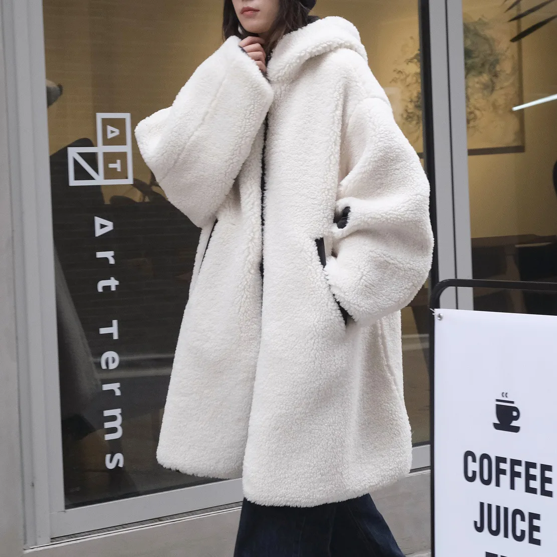 

Lambs wool hooded coat han edition soft waxy thickening warm winter new relaxed joker white female long coat