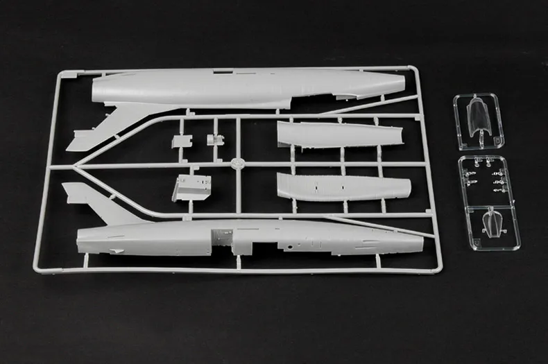 Trumpeter 02822 1/48 USAF F100D F-100D Thunderbirds Air Show aereo aereo giocattolo aereo Kit modello di assemblaggio in plastica