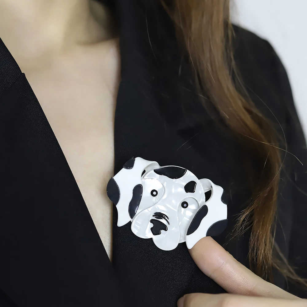 Broches en acrylique chien dalmatien pour femmes, broche en résine Animal de dessin animé, bijoux pour écharpe, décoration de vêtements