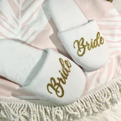 Pantofole personalizzate in corallo bianco da sposa, decorazione per damigelle d'onore, pantofole comode da sposa, regali per addio al celibato