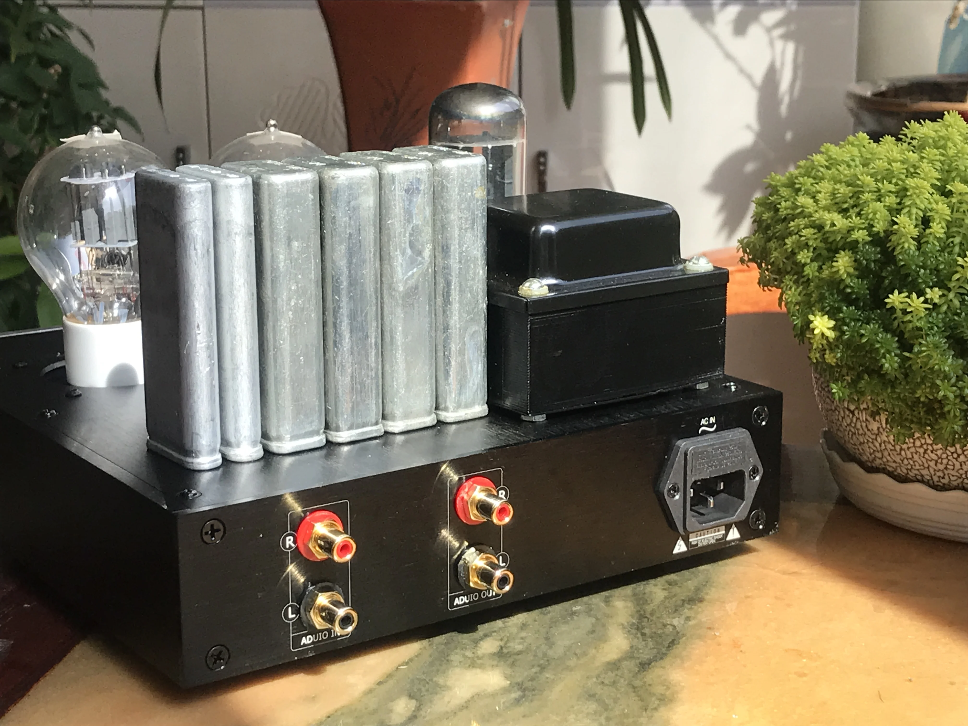 latest 6SN7 Tube Pre-amplifier, American Western Electric Capacitor, Gain 12DB, Residual Noise 0.2MV, Frequency 10HZ-100KHZ