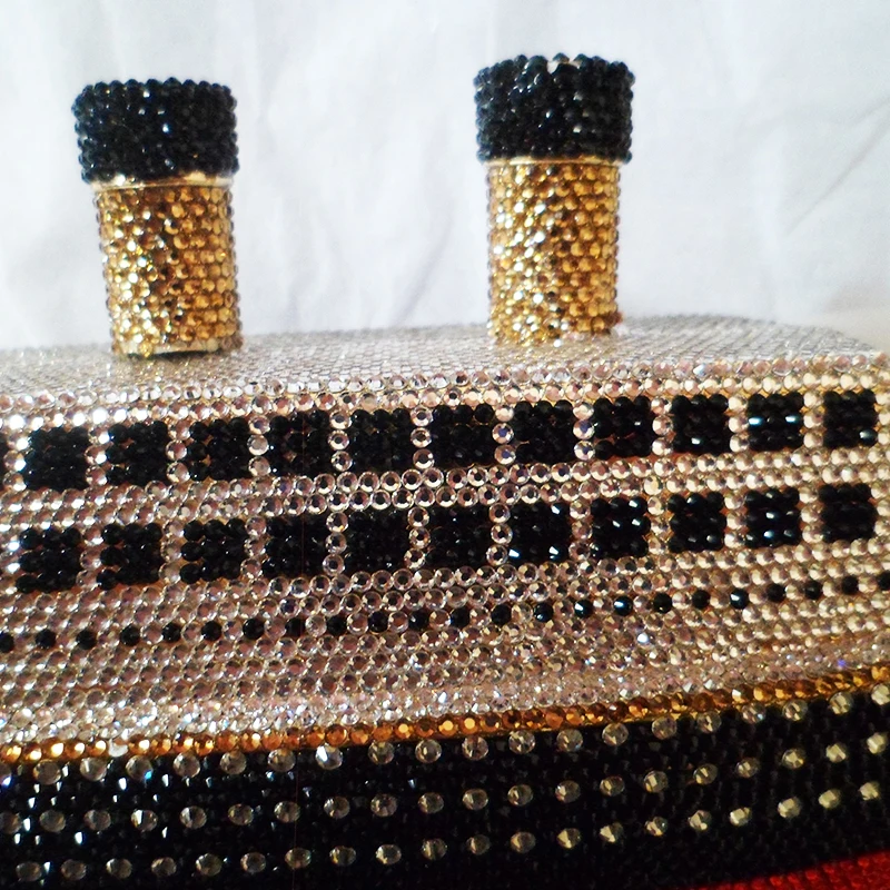 Best Quality Full Diamond Ship Shape Women Clutches Bags 2 Colors White/Black Crystal Ladies Party Dinner Purses And Handbags