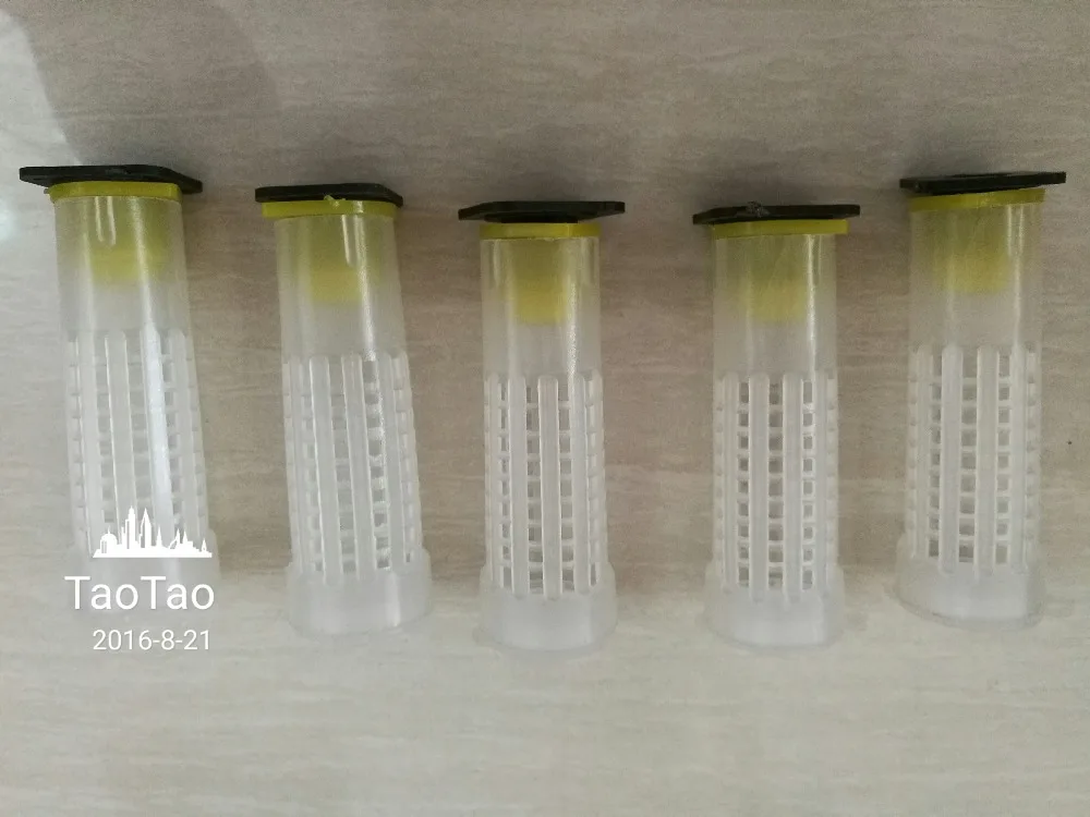 

200 Pcs Beekeeping Tools Fertility King Pedestal Guard Longwall Shield Queen Cage Cover