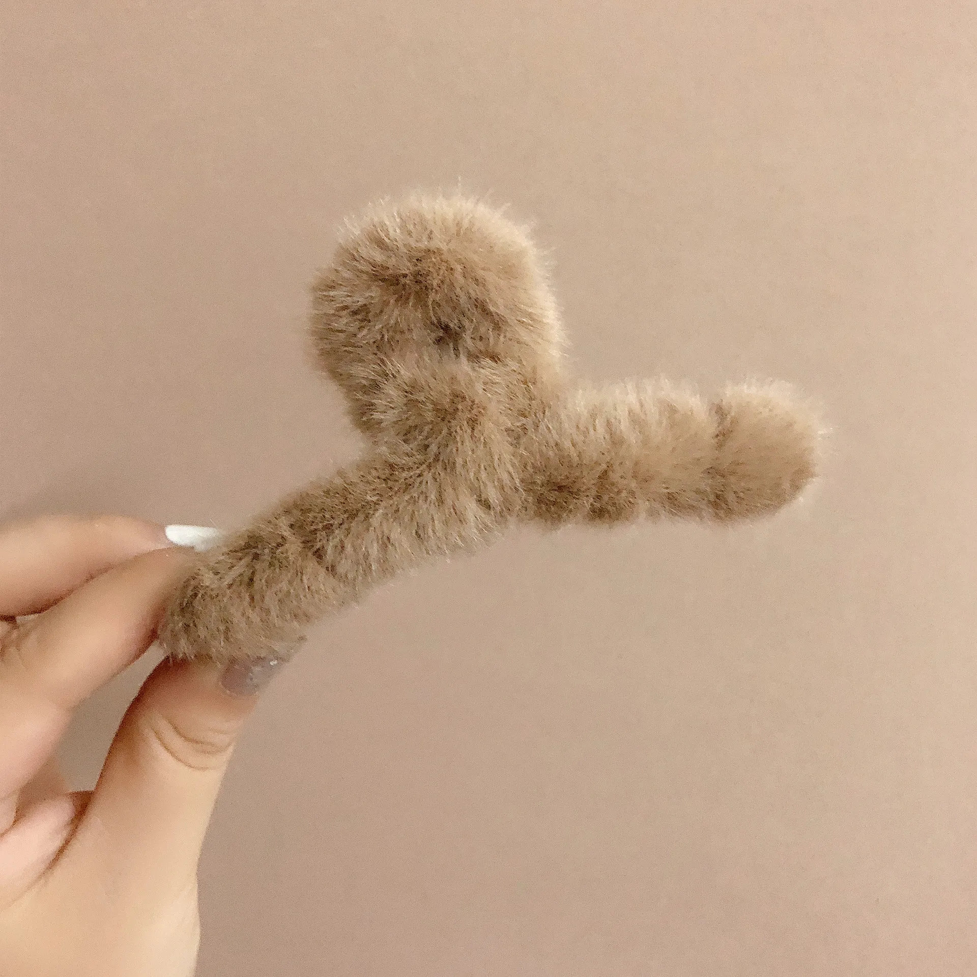 Kawaii Autumn Winter Fur Hair Claw Korea Fashion Vintage Solid Hairy Shark Hair Clip for Women Girl Hairpin Handmade Accessories