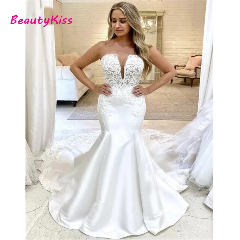 Sexy Satin Wedding Dresses Mermaid Strapless V-Neck Lace Appliques Beaded Vintage Bride Gowns Long Formal Bride Dress Plus Size