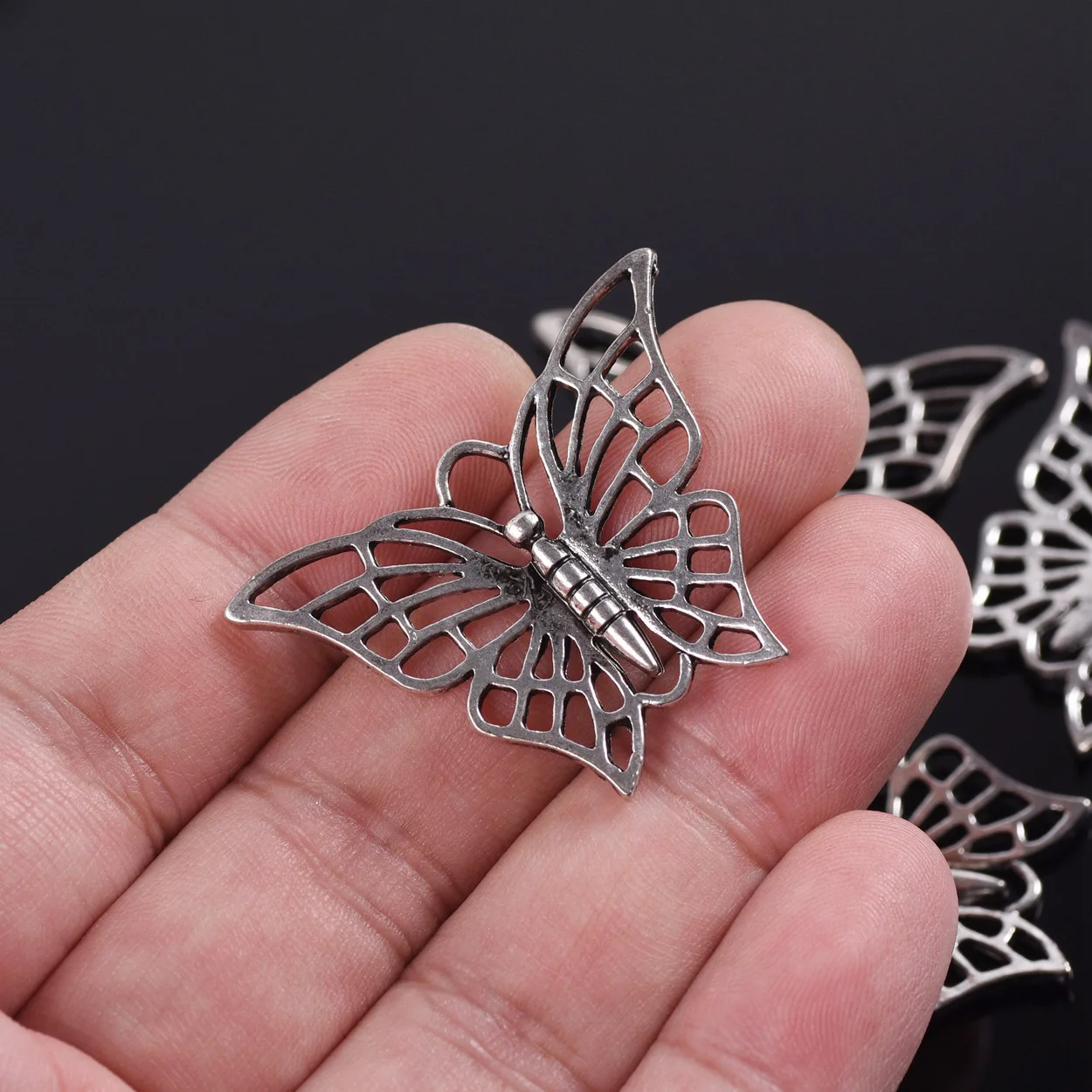 5 sztuk motyl 29x40mm tybetański srebrny stop metalowe luźne wisiorki koraliki lot do tworzenia biżuterii DIY Charms ustalenia