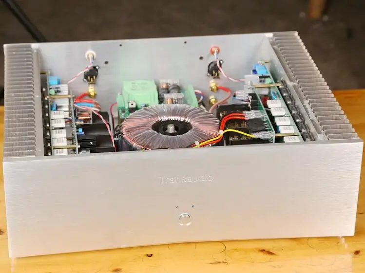 FM801วงจรคู่250W Luxury Post Stage เครื่องขยายเสียง