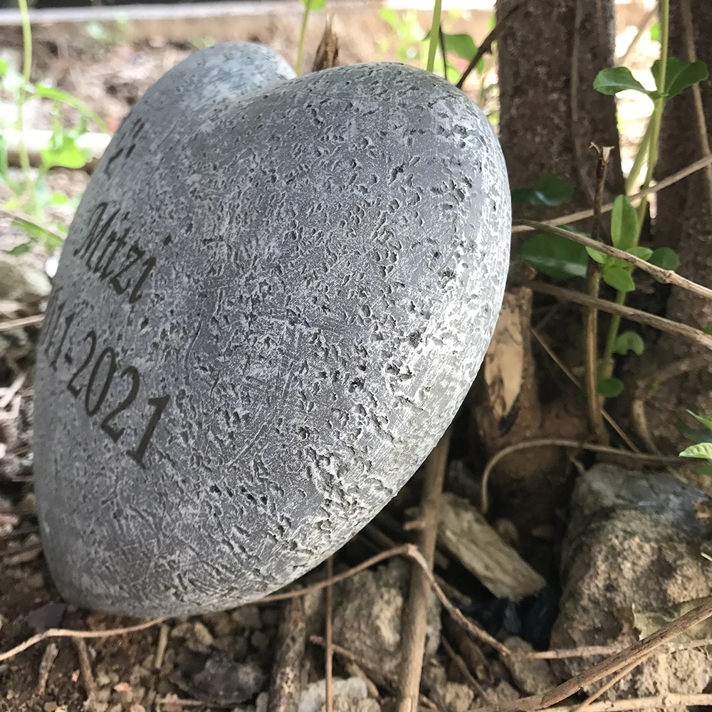 New Cat Dog Heart Shaped Paw Print Remembrance Memorial Stone Grave Marker for Outdoor Tombstone Or Indoor Display Pet Gift.