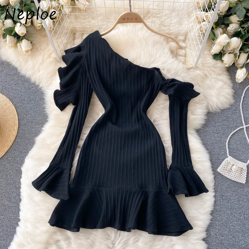 

Neploe Stylish Diagonal Collar Off-shoulder Vestidos Mujer 2025 New Flare Sleeve Slim Waist Knitted Robe Ruffles Hen Dress Women