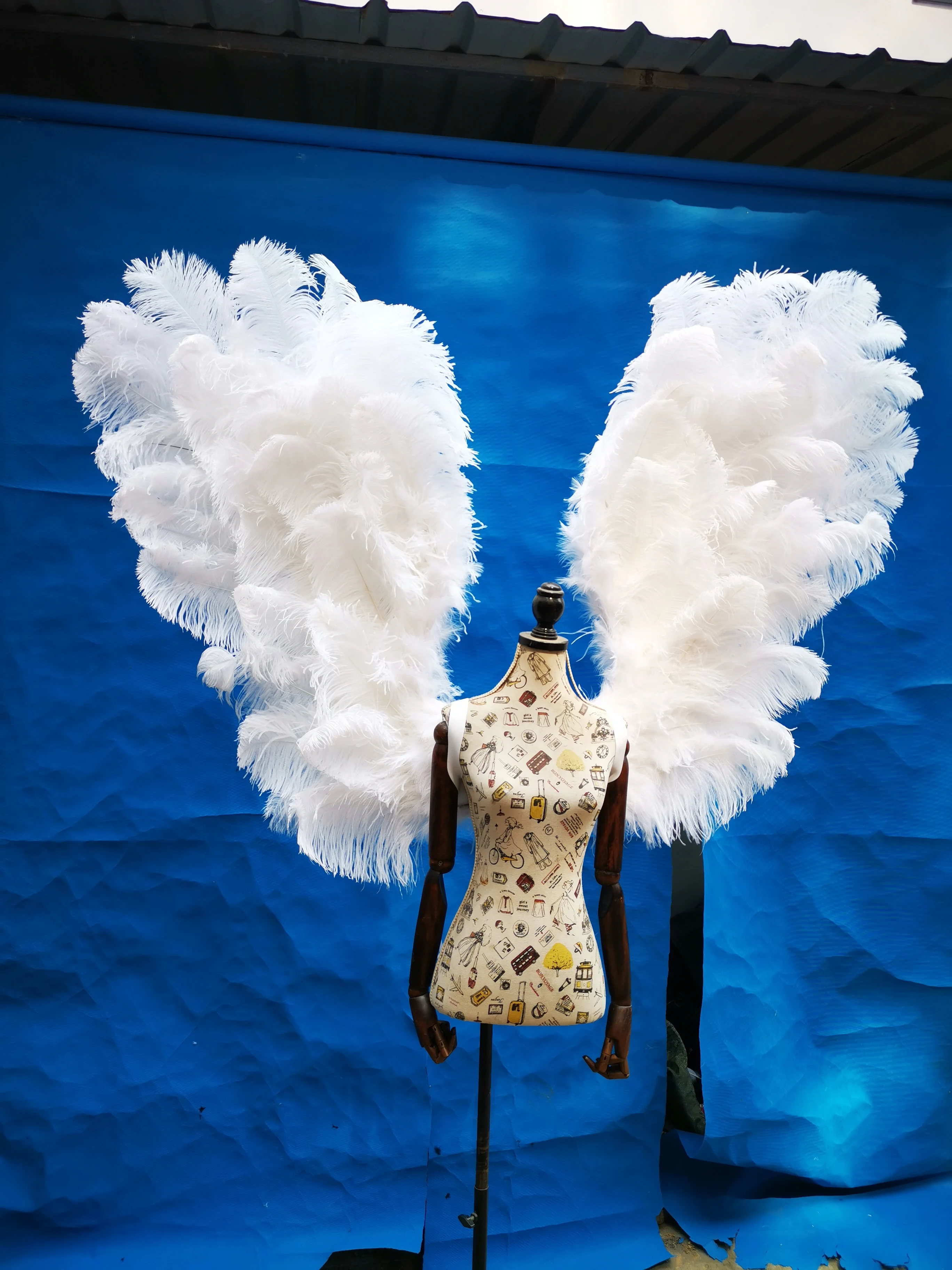 High quality large white Angel wing Ostrich feather handicrafts black fairy wings for Wedding Birthday Party Decor