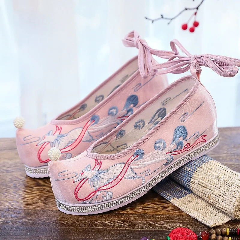 Spring New Han Clothing Shoes Women Embroidered Shoes Head-scratching Chinese Elements with Ancient Style Antique Dress