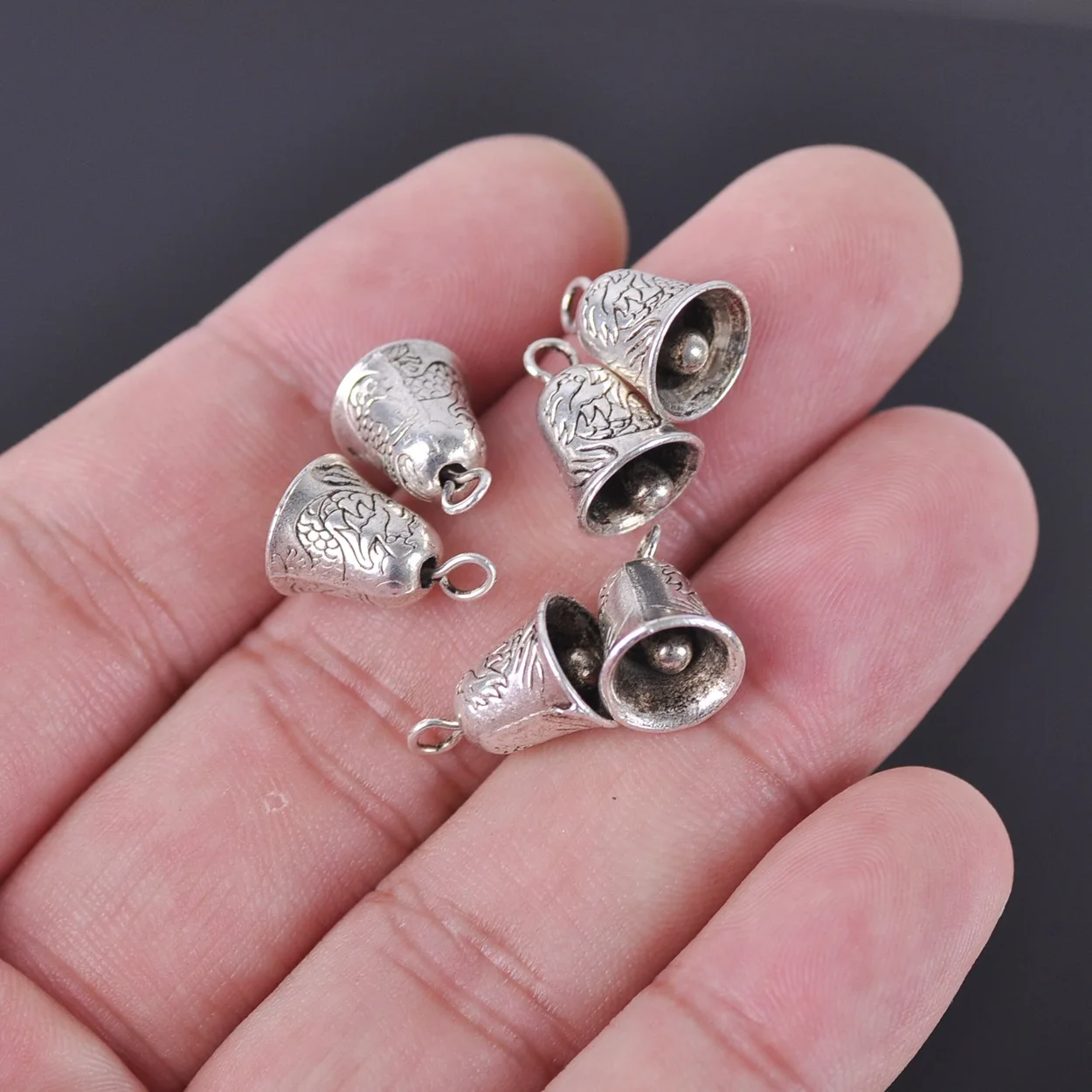 20pcs Tibetan Silver Alloy 14x9.5mm No Ringing Bells Metal Pendants Beads