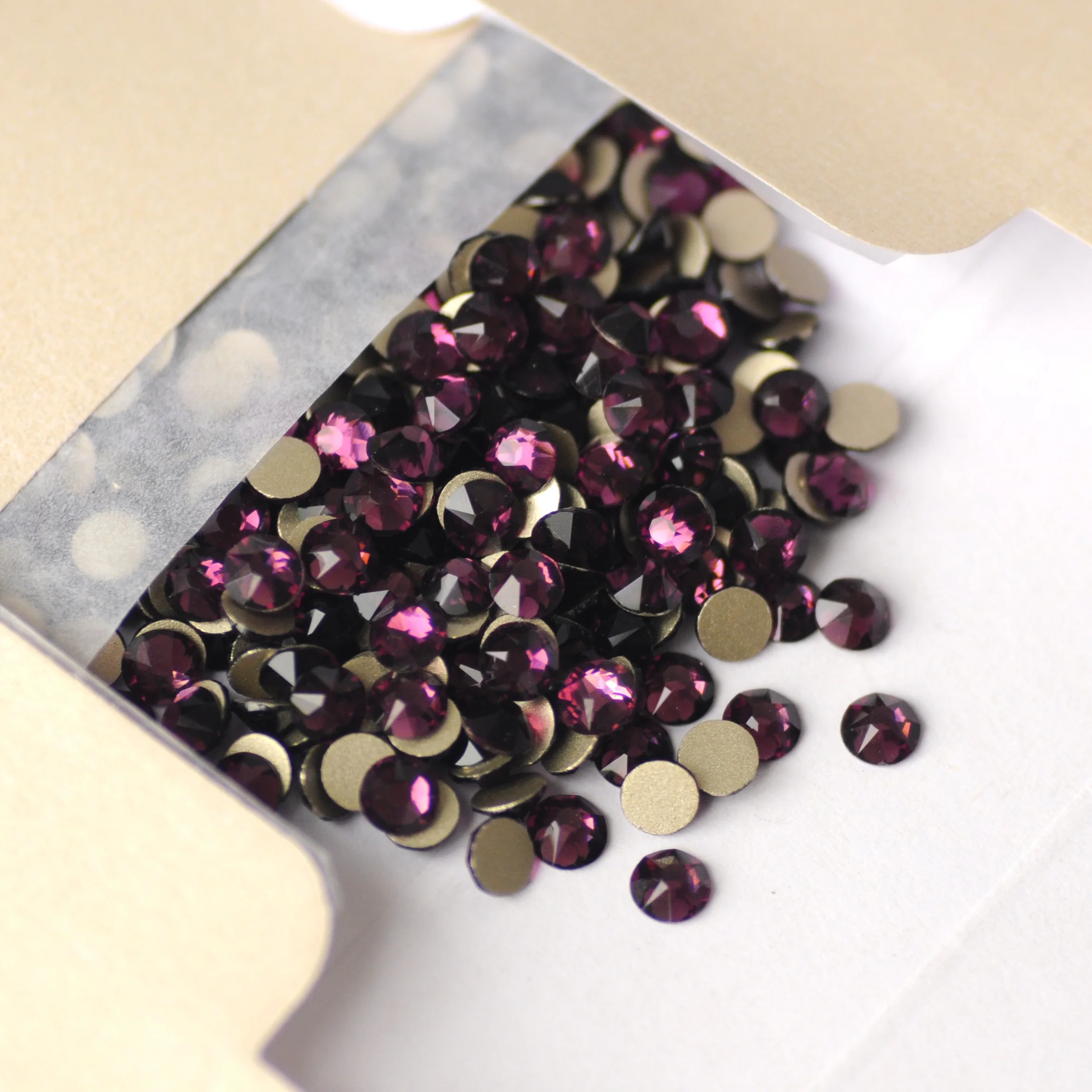 8 große und 8 kleine Amethyst-Xirius-Strasssteine, nicht heißklebend, flache Rückseite, Kristall-Strass für DIY-Nagelkunst, Kleidung, Glitzer – Detail 6