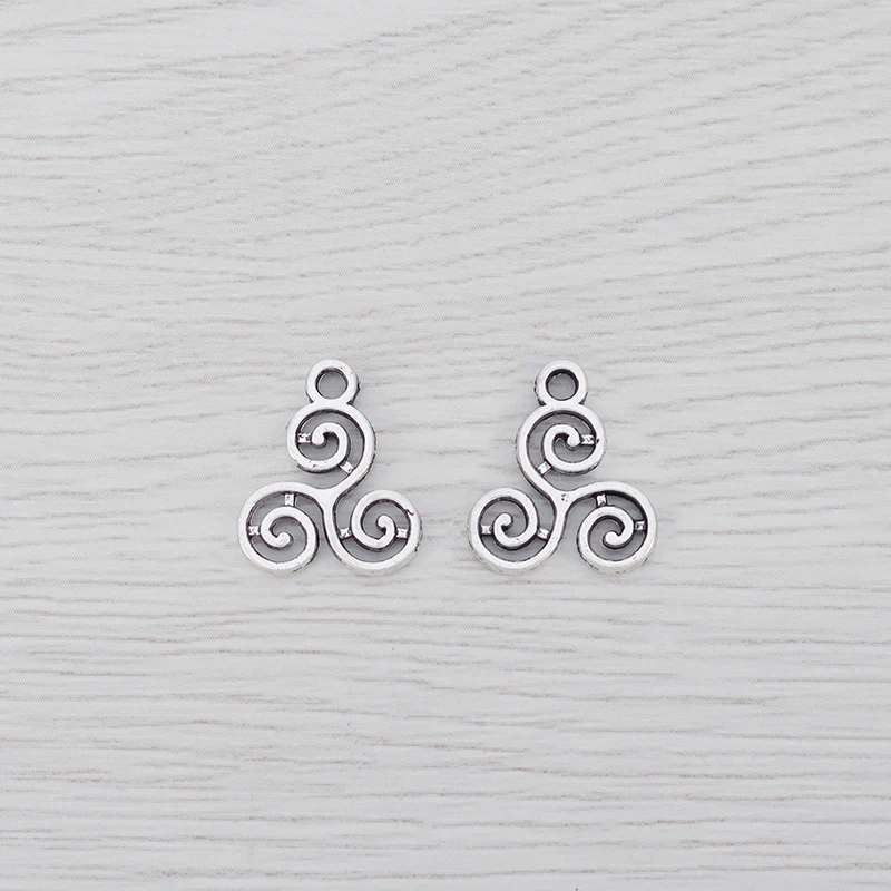 20Pcs Tibetan Silver Double Sided Celtics Knot Triskele Triskelion Triple Spiral Charms Pendant for DIY Jewelry Findings 16x14mm