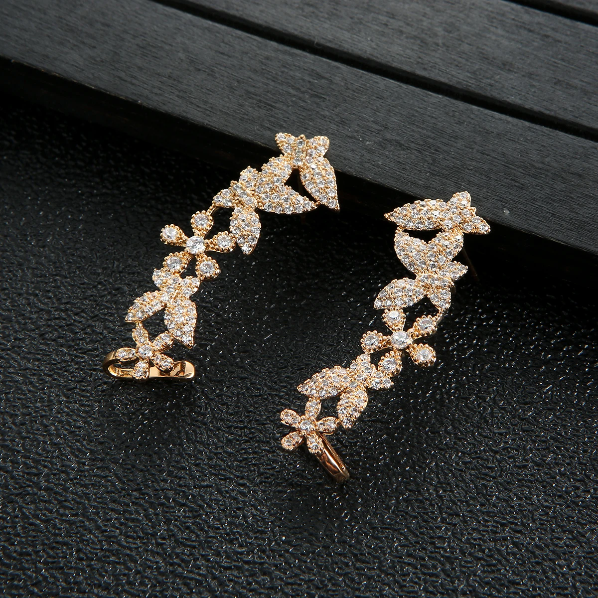 여성을위한 럭셔리 나비 스터드 귀걸이 웨딩 큐빅 지르코 - Women Accessories Dubai 리뷰 및 가격