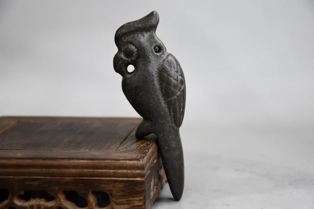 Hongshan culture meteorite iron Xizang received treasure level play parrot bird