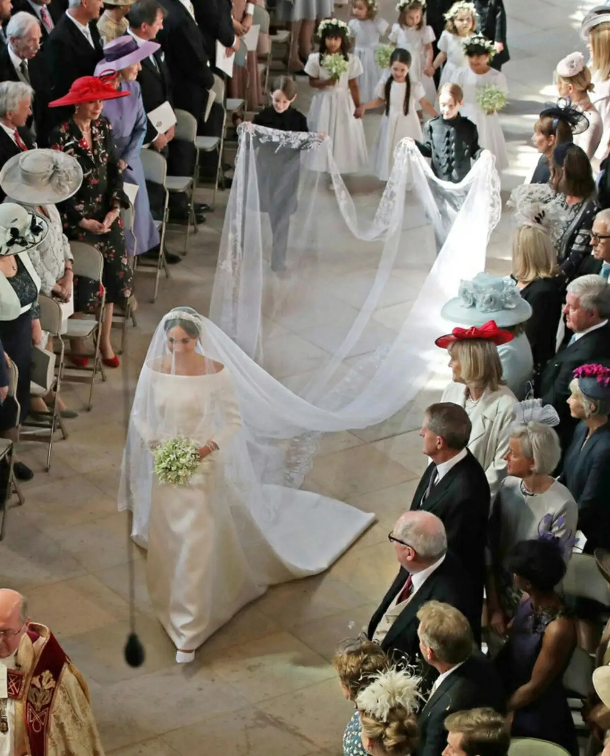 5M Long Cathedral Wedding Bridal Veils 아플리케 레이스 엣지 커버 페이스 부착 스파클리 웨딩 베일