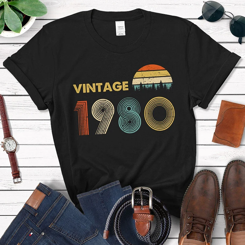 Vintage 1980 T-Shirt 44rd Birthday Gift Idea for 44 years old Dad Grandpa Mom Grandma Men Women 80s Retro Shirt Classic Tshirt