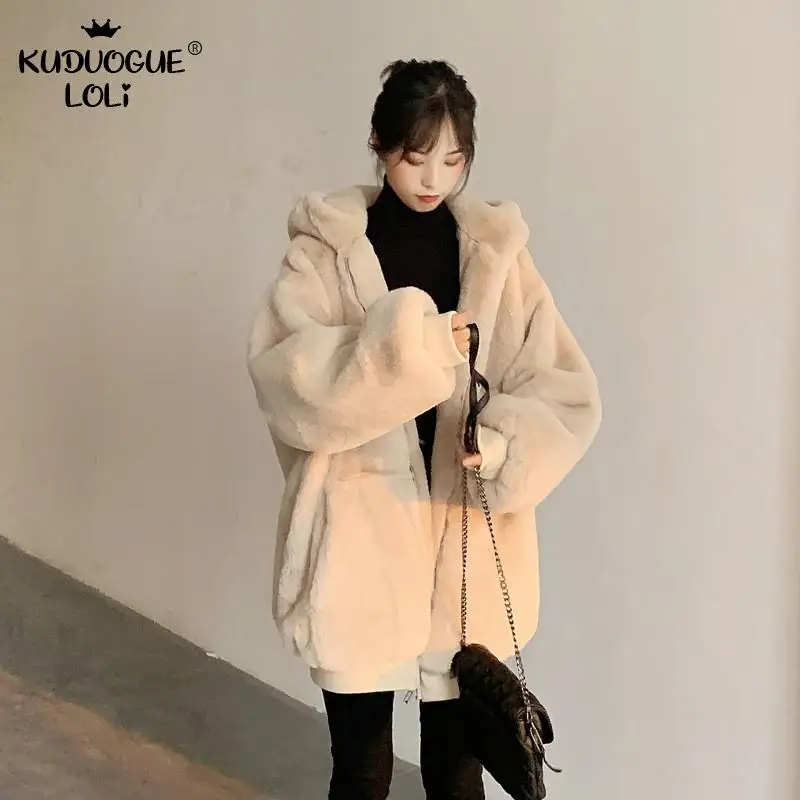 เสื้อแจ็คเก็ตฮู้ดสไตล์เกาหลีสำหรับฤดูใบไม้ผลิ ขนกระต่ายเทียม เสื้อโค้ทขนปุย แขนยาว ความยาวปานกลาง ทรงหลวม ทรงรังไหม หนา สำหรับผู้หญิง ฤดูใบไม้ร่วง ฤดูหนาว