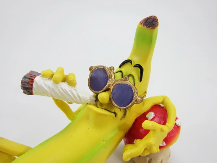 Banana Man Smoking Cigarette Funny Resin Collection Wretched Version Evil Banana Man Model Decoration Cool Stuffs Free Shipping