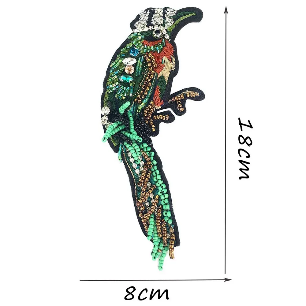 Ręcznie robiona papuga ptak wyszywana kryształkami naszywka szyta na plastrze odzieży odznaka kwiat naklejka śliczna naklejka CZ19-114