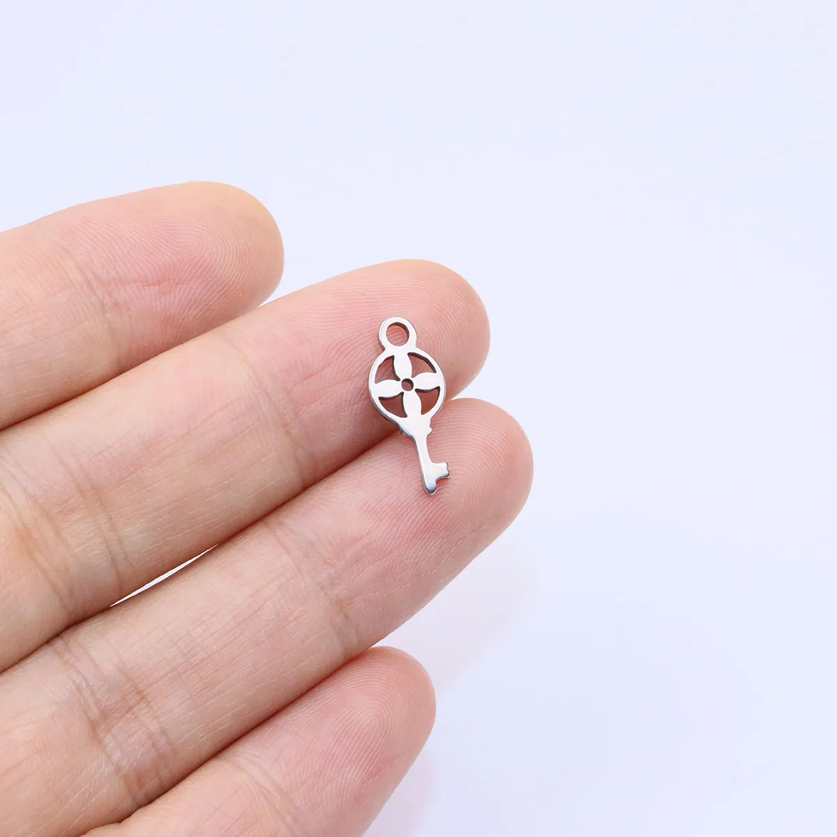 10pcs Wholesale Stainless Steel Pretty Mini Key Charms Pendant DIY Necklace Earrings Bracelets Unfading Colorless 2 Colors