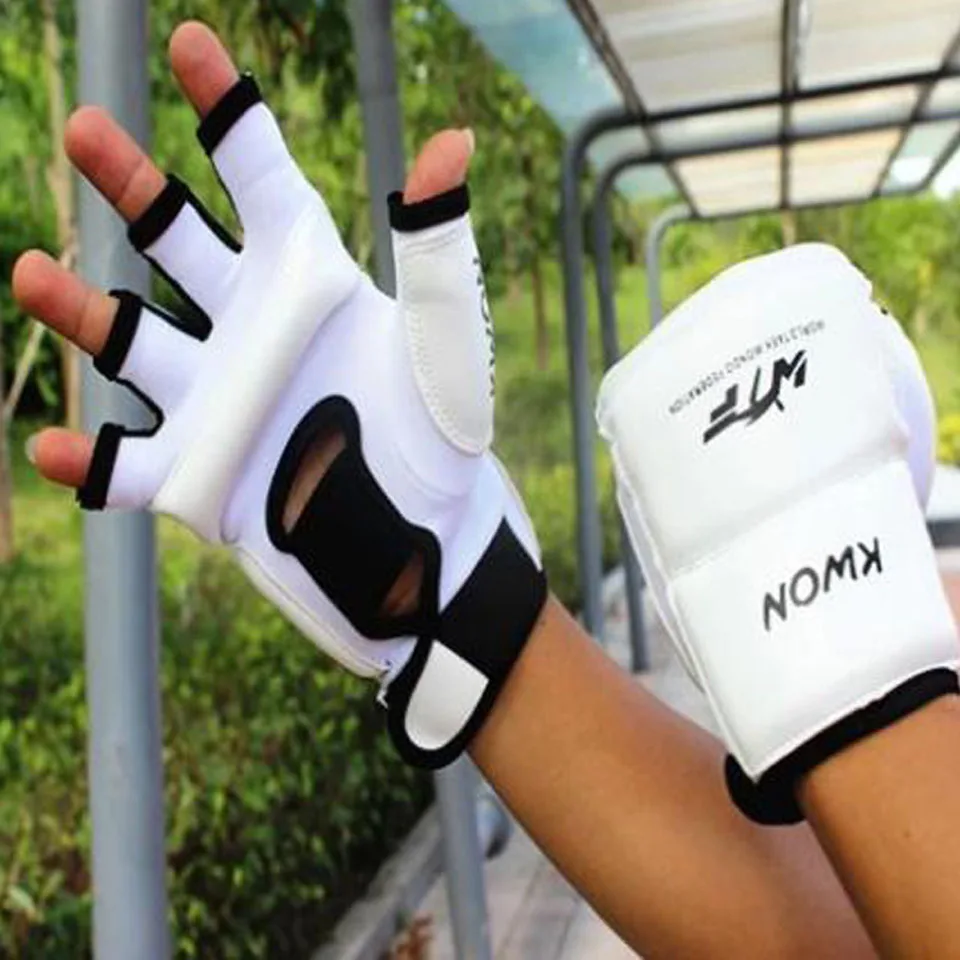 Guanti da boxe di qualità mezze dita lotta guanti Sanda Karate Sandbag TKD Protector per Boxeo MMA Muay Thai Kick Boxing Training