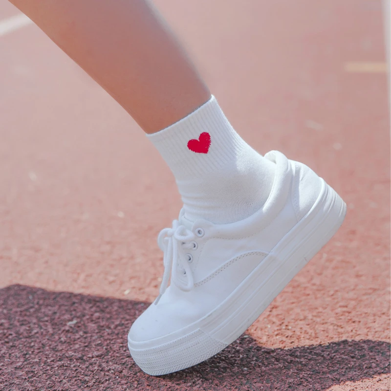 Women Socks Cotton Short Socks Harajuku Novelty Love Heart Pattern Socks Hip Hop Solid Color Cute Socks Black White Sokken Soks