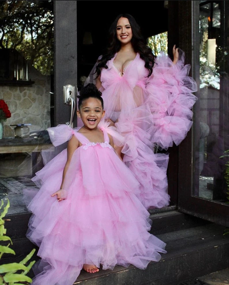 Cute Pink Mother And Kid Tulle Dresses For Photo Shoot Ruffles Extra Puffy Mom And Daughter Evening Dress Prom Gown for Party