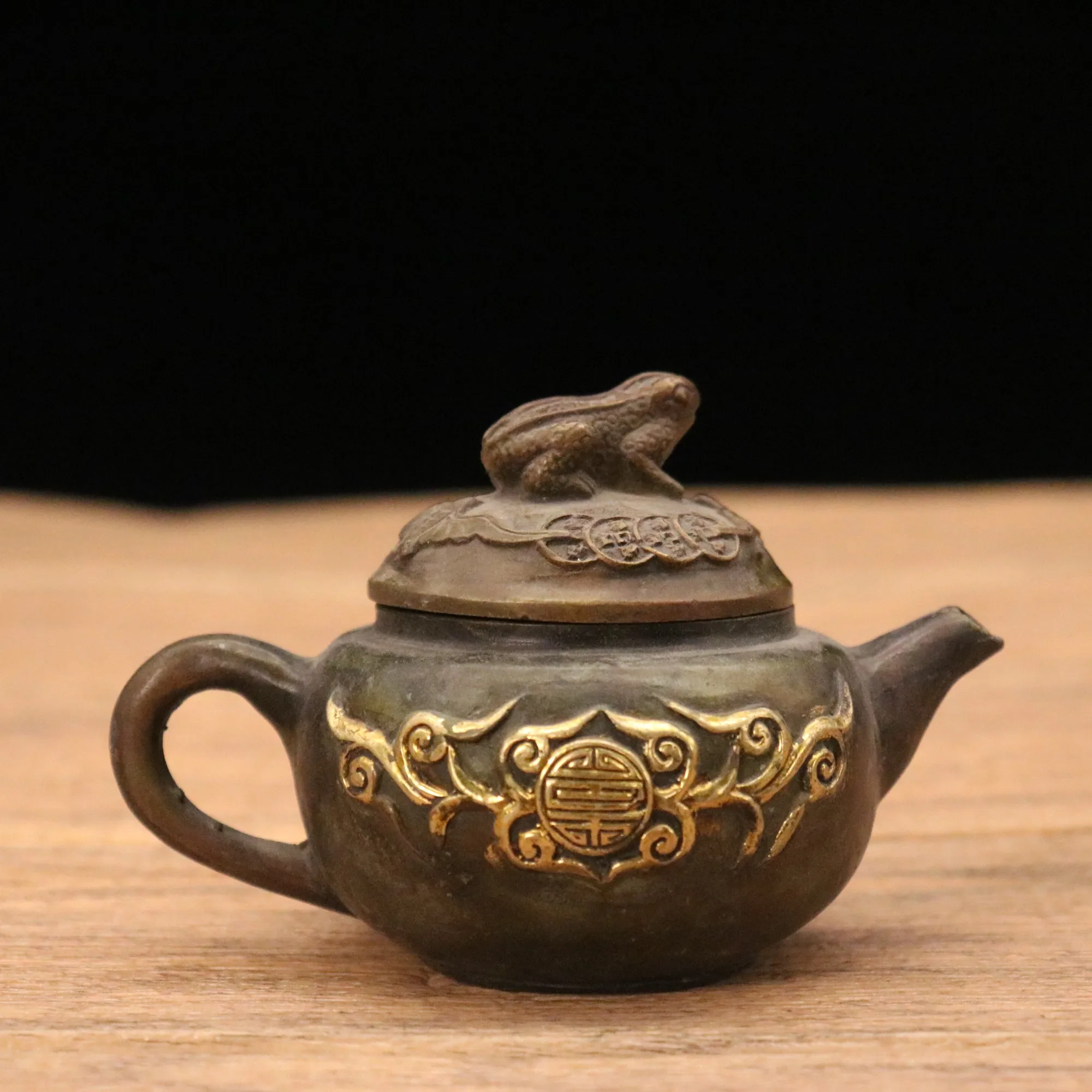 

5"Tibetan Temple Collection Old Bronze Frog statue kettle teapot Crafts Office Ornaments Town House Exorcism