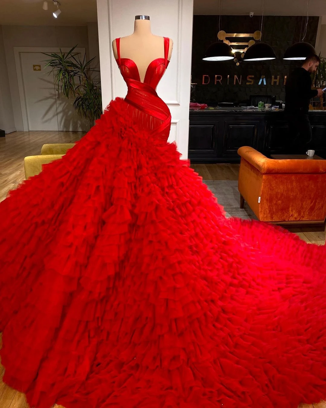 Vestido de noche de sirena roja hinchada de lujo con tirantes, vestido de baile plisado con volantes, vestidos de desfile de trompeta para mujer