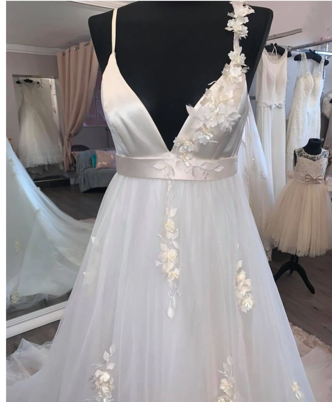 Vestido De novia elegante para mujer, traje De novia con tirantes finos, cuello en V, flores 3D, cuentas De tul, Espalda descubierta, 2024