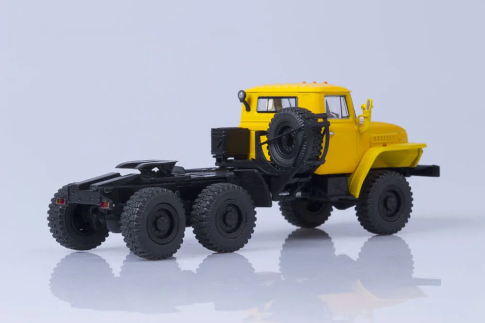 NEW EAC 1 43 Scale URAL 44202 TRUCK 6 × 6 Trailer By AUTOHISTORY Diecast tractor for collection gift