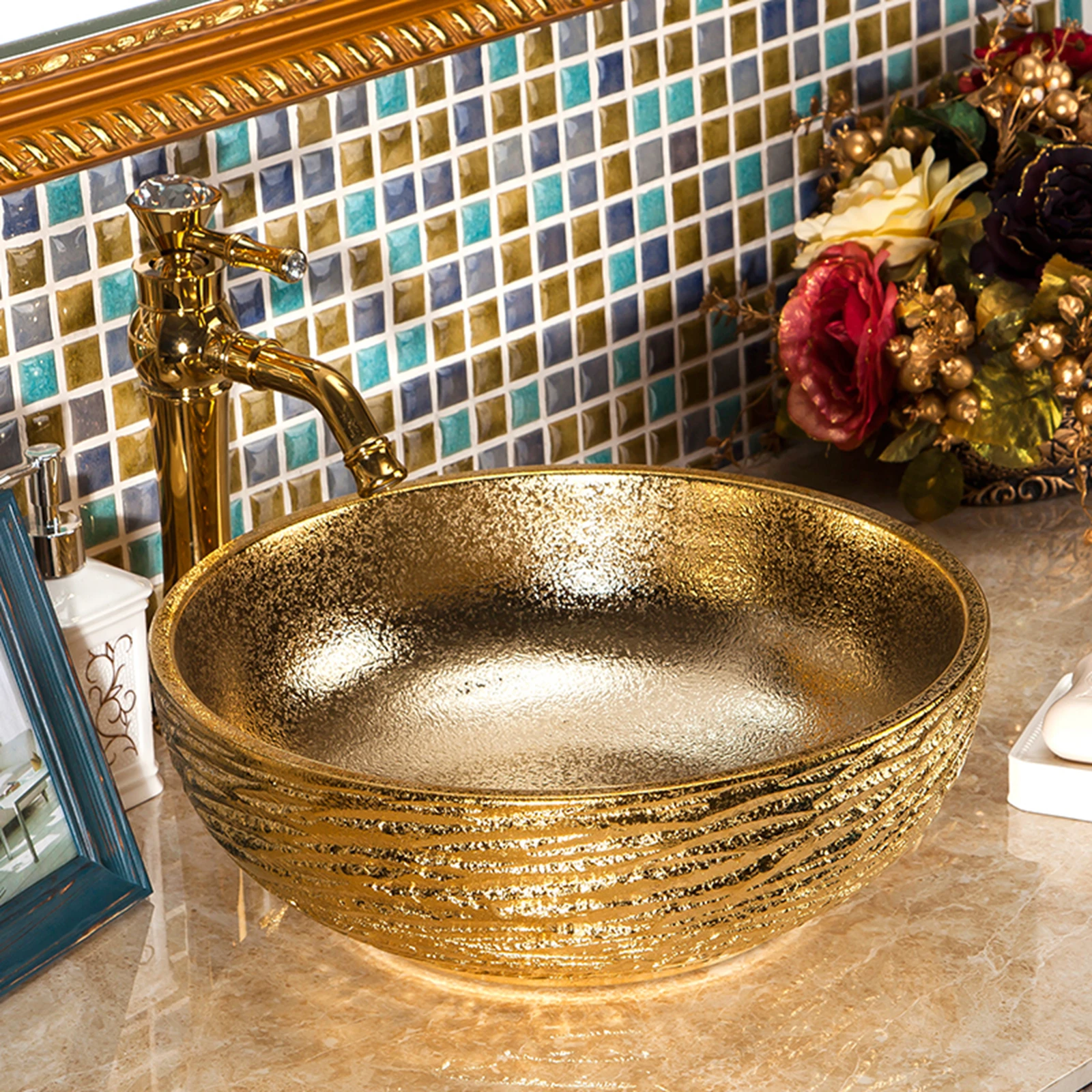 Luxury Hand Made Ceramic Gold Glazed Porcelain Art Countertop Wash Basin Bowl Bathroom Vessel Sink for Hotel Cabliet Vanity