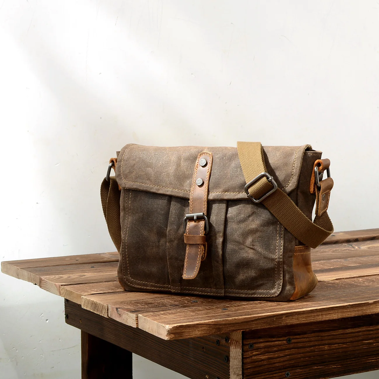 The new waterproof wax canvas bag free bag shoulder bag man simple men satchel male  cross section